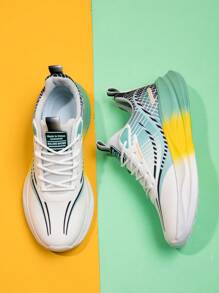 Nuove sneaker sportive leggere da uomo con tomaia in rete traspirante, suola ammortizzante e antiscivolo, adatte per la corsa estiva e l'uso in palestra, taglia leggermente piccola