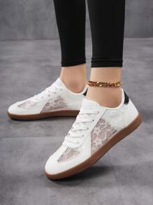 حذاء نسائي تصميم ألماني ذو طراز رياضي كاجوال ألأخمص منخفض موديل صيف 2025، أحذية رياضية كلاسيكية بلون أبيض