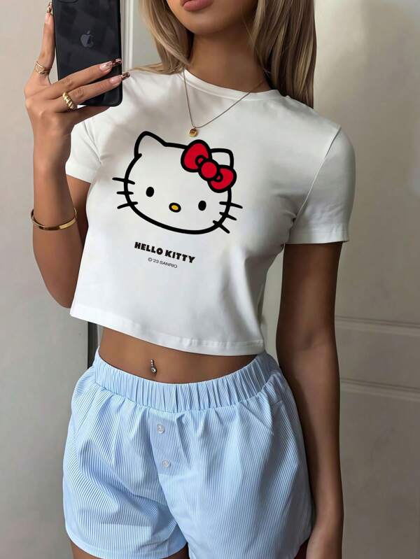 Sanrio 1 szt. Hello Kitty damska casualowa koszulka z nadrukiem z kreskówek z okrągłym dekoltem i krótkim rękawem, z grafiką na ramionach, damskie topy, odzież wypoczynkowa, warstwy bazowe, lato dla kobiet, Kuromi, moja melodia, artykuły Hello Kitty, wakacje