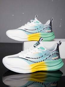 Nuove sneaker sportive leggere da uomo con tomaia in rete traspirante, suola ammortizzante e antiscivolo, adatte per la corsa estiva e l'uso in palestra, taglia leggermente piccola