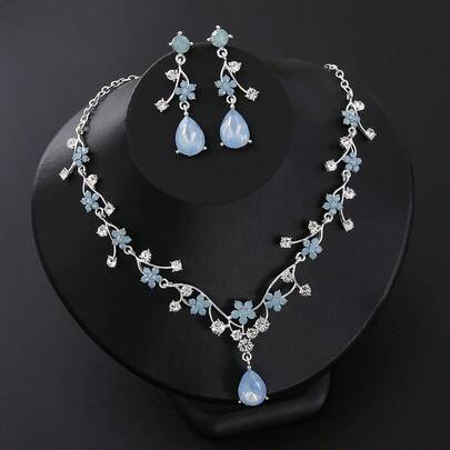 3件套复古梅子色首饰套装，包括紫色水晶耳环和项链，适合新娘、伴娘、婚礼招待会、晚宴、晚礼服等场合佩戴。