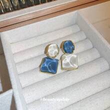 1 paire de boucles d'oreilles carrées géométriques à motif vague d'eau