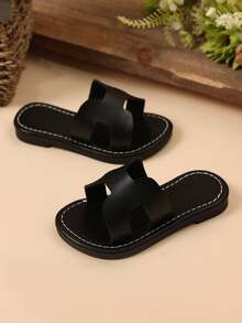 1 双黑色幼儿/儿童平底凉鞋，纯色 PU 材质圆头露趾防滑舒适奢华可爱罗马家居拖鞋，适合男婴/女婴休闲、派对、旅行，2025 年春夏