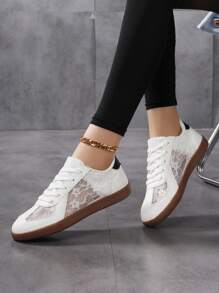 حذاء نسائي تصميم ألماني ذو طراز رياضي كاجوال ألأخمص منخفض موديل صيف 2025، أحذية رياضية كلاسيكية بلون أبيض