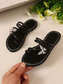 1 par de sandálias pretas da moda para bebês/meninas, tira de PU de cor sólida com fivela de strass colorido brilhante, decoração de borboleta, bico aberto, sola plana, confortável e luxuosa, adequada para uso casual diário, festas, viagens, primavera/verão - Preto - Ver 6