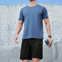 XTEP ملابس تدريب صيفية جديدة للرجال، قميص رياضي قصير الأكمام ماص للرطوبة وسريع الجفاف، قطعة رياضية نصف كم تنفس قابلة للتهوية، رقم المنتج 875229A70154