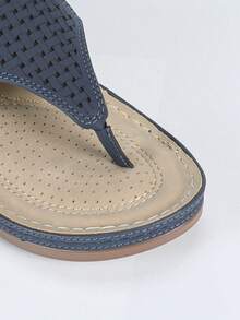 1 Pair Chunky Sole Flip Flops For Teenagers, Fashionable Girls Thick Bottomed Non-Slip Beach Slippers Suitable For School, Vacation, Parties - Blue - View 7