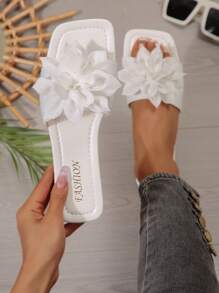 European & American Style Plus Size Women Comfy Simple Strap Large Flower Square Toe Flat Slide Sandals, Casual Fashion Outdoor Beach Summer Shoes