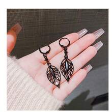 Ohrringe mit schwarzem Blattdesign, leichte, luxuriöse Mode-Ohrringe als Statement-Accessoire - Schwarz - Übersicht 5