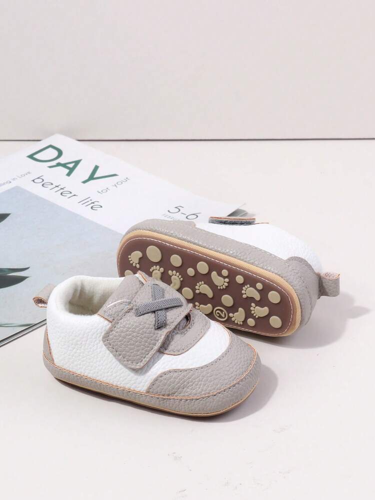 Zapatos deportivos planos grises para bebés, mismo estilo para niños y niñas, diseño único de cordones cruzados con , suela suave y antideslizante, zapatos planos para caminar para recién nacidos - Gris - Añade 5