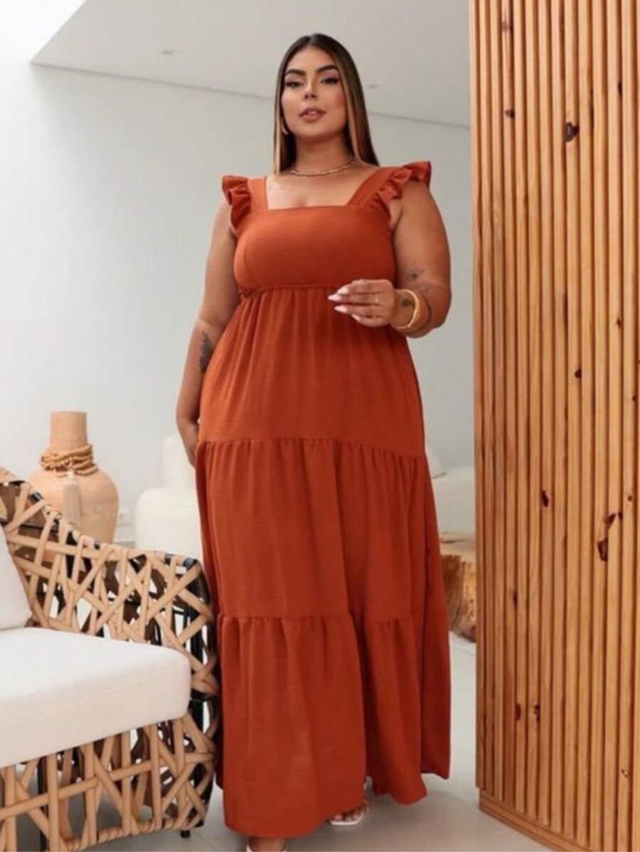 Vestido longo plus size, com alça, babado três marias, latex nas costas, moda femenina, elegância, versátil, em tecido duna.