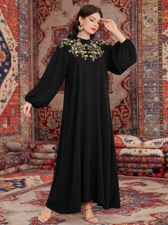 Vestido informal con estampado floral, bordado y patchwork con motivo de hojas