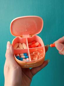 1 pezzo Scatola portatile per pillole a 4 scomparti, mini scatola per gioielli e pillole, regalo personalizzato con targhetta nome, scatola di plastica impermeabile per medicinali da viaggio, piccola scatola per medicinali portatile, articolo per la casa, scatola per medicinali da viaggio, mini scatola sigillata, scatola portaoggetti medicali