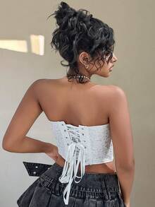 Apperloth A Y2K风格优雅白色蕾丝花卉刺绣露脐抹胸上衣，带钢圈，不对称弧形下摆，露背系带设计，适合海滩度假 - 白色 - 查看 2