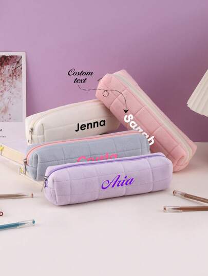 1 pieza, Estuche de lápiz con bordado personalizado a cuadros, Estuche de lápiz personalizado con texto personalizado - Gran capacidad, Bolsa de almacenamiento - Perfecto para útiles escolares, artículos de oficina y regalos únicos de vuelta al colegio. Bolsa de maquillaje, accesorios de viaje multifuncionales, ahorro de espacio, letra, a rayas exquisita