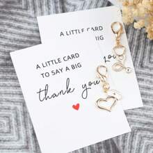 1 pièce Porte-clés unique breloque "Pocket Hug" avec Merci - Inclut un cœur, un bonnet d'infirmière, un design de stéthoscope, avec une carte de remerciement. Parfait comme cadeau de remerciement pour les médecins, les infirmières, les équipes médicales, le personnel EMS communautaire. Idéal pour la Journée des infirmières, cadeau de rétablissement, accessoire de voiture, pendentif de sac