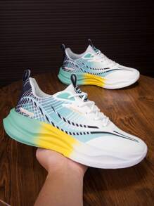 Nuove sneaker sportive leggere da uomo con tomaia in rete traspirante, suola ammortizzante e antiscivolo, adatte per la corsa estiva e l'uso in palestra, taglia leggermente piccola