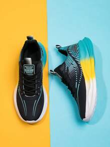 Nuove sneaker sportive leggere da uomo con tomaia in rete traspirante, suola ammortizzante e antiscivolo, adatte per la corsa estiva e l'uso in palestra, taglia leggermente piccola