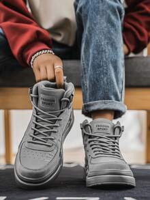 男士时尚字母图案灰色拼接高帮滑板鞋，个性化青年户外日常柔软舒适前系带设计休闲运动鞋 - 灰色 - 查看 10