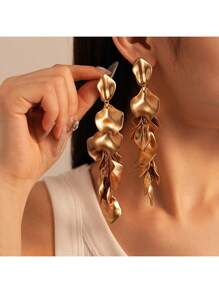 1 par de aretes con pétalos de rosa largos, adecuados para ocasiones formales y uso diario