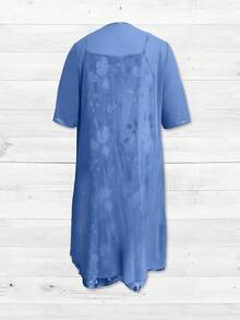 春夏大码女式优雅印花无袖V领连衣裙搭配七分袖薄纱开衫两件套，完美适用于浪漫婚礼、新年装扮、休闲外出（如散步、喝咖啡）等场合。