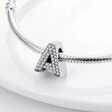 1 pieza Encantos con letra 26 caracteres alfabéticos en 3 estilos diferentes, cuentas de corazón plateadas y doradas, encantos para pulseras, collares, llaveros, cuentas para hacer joyas DIY, regalo único para amigos, familia y pareja