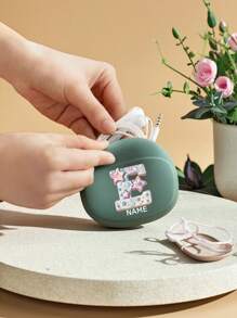 1 pièce Sac de rangement numérique étanche à la poussière et à l'eau en silicone personnalisable avec motif de lettre et de nom, étui de protection anti-pression et anti-chute pour écouteurs et câble de données, étui en silicone portable pour écouteurs Bluetooth, sac de transport multifonction pour accessoires numériques pour les déplacements et les voyages