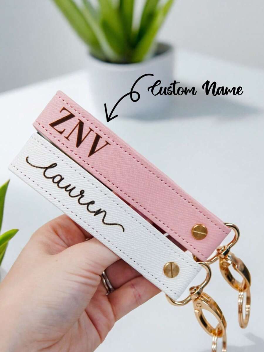 1pc Customized Letter PU Leather Keychain, Personalized Wristband Keyring, Wedding Party Favor, Suitable For Middle School, High School, College Students, Durable, Vibrant Color, Cute, Fun, Kawaii, Y2K Style, Fashion, Unisex, Casual, Customized, Personalized, Unique, Ideal Gift For Him/Her, Boyfriend, Girlfriend, Family, Friends