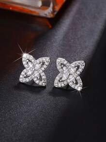 S925 Sterlingsilber zierliche Klee Ohrstecker, luxuriöses Cut Out Design, elegante Erscheinung, vielseitiges Geschenk zum Jahrestag für Geliebte, geeignet für Partys, täglichen Gebrauch, Luxus-Schmuck für Frauen, Zufallsverpackung