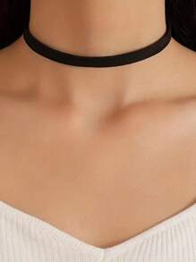 1 pieza Accesorio de joyería sexy para mujer: elegante gargantilla negra, cadena simple de una capa de aleación geométrica pulida para la clavícula, adecuada para atuendos de moda, un adorable collar