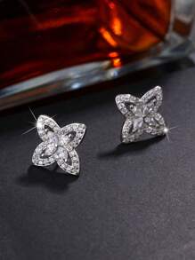 S925 Sterlingsilber zierliche Klee Ohrstecker, luxuriöses Cut Out Design, elegante Erscheinung, vielseitiges Geschenk zum Jahrestag für Geliebte, geeignet für Partys, täglichen Gebrauch, Luxus-Schmuck für Frauen, Zufallsverpackung