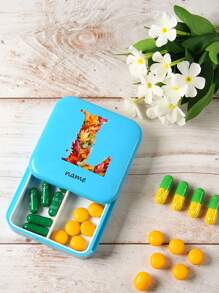 1 pezzo Scatola per pillole mini con 2 scomparti personalizzabile con nome e disegno carino di una mucca, portatile e compatta, adatta come organizer per pillole, scatola settimanale per viaggi, scatola con scomparti indipendenti, per tasche o portafogli, contenitore per vitamine e integratori giornalieri, custodia portatile per medicinali da viaggio e conservazione