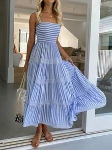 [Vestido largo de rayas único] Vestido largo de vuelo con volantes de rayas azul y blanco de primavera/verano con estilo - Sin mangas, falda acampanada tipo A, bajo con volantes, de poliéster y lavable a máquina