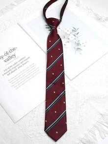 1条拉链式条纹领带，适合校园风、毕业照、休闲装和街头风，也可用于圣诞装饰。