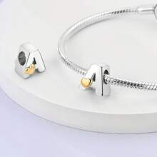 1 pieza Encantos con letra 26 caracteres alfabéticos en 3 estilos diferentes, cuentas de corazón plateadas y doradas, encantos para pulseras, collares, llaveros, cuentas para hacer joyas DIY, regalo único para amigos, familia y pareja