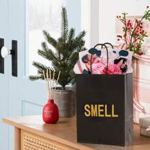 5-Sinne Geschenktüte, passend für Ihn/Sie, beinhaltet 10 Stücke Taschentücher, Papiertüte mit Griff, 5 Sinnes-Geschenkgegenstände, großartig für Valentinstag, Weihnachten, Geburtstag, Hochzeitstag (Schwarz, 21 x 11 x 27 cm)