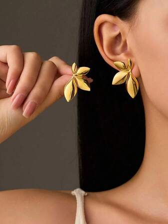 1 par de aretes de botón con diseño de hojas de moda para mujeres, color dorado, de acero inoxidable con forma geométrica, ideal como regalo de joyería para bodas y fiestas