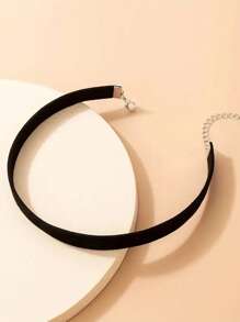 1 pieza Accesorio de joyería sexy para mujer: elegante gargantilla negra, cadena simple de una capa de aleación geométrica pulida para la clavícula, adecuada para atuendos de moda, un adorable collar