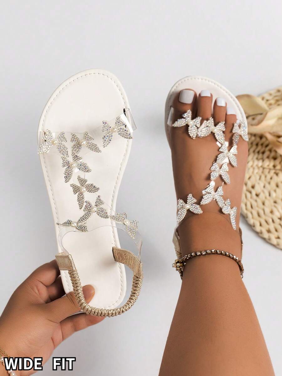 2024 年新款宽版女式时尚休闲舒适轻便防滑经典白色平底凉鞋，带蝴蝶装饰和弹性后背设计