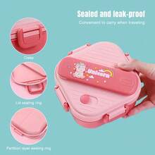 这款防漏、方便的双层午餐盒配有分隔板，可用于微波炉，具有可爱的卡通设计，包含一套餐具，可在洗碗机中清洗，非常适合储存食物。 - 彩色 - 查看 6