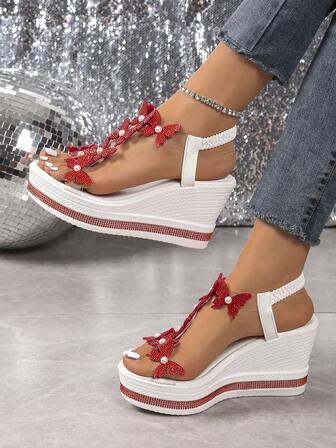 Sandalias de plataforma versátiles y de moda para mujer con decoración de mariposa y perla, aptas para verano y otoño