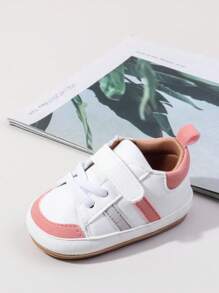 Zapatos deportivos para bebé rosados, mismo estilo para niños y niñas, con diseño de tiras cruzadas y cierre de , combinación de tres colores blanco, gris y rosa en un estilo simple y de moda, suela suave para buen agarre, zapatos para primeros pasos de recién nacido