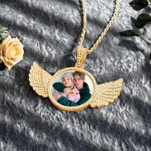 1 pieza Collar personalizado con foto redonda y alas, colgante de foto personalizado, colgante de foto personalizado "Tus alas están listas" para joyería personalizada, regalo de Navidad muy memorable, oro, plata, elegante, colorido, vintage, simple, unisex, casual, lindo, personalizado, único, regalos ideales para él, regalos ideales para ella, ella, novio, novia, papá, mamá, familia, amigos, para aniversarios, para cumpleaños, para graduación, para baile de graduación, para fiestas, otoño elegante, joyería y relojes, collares de foto de moda personalizados