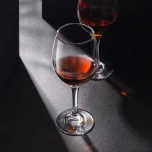 7 pièces 1900 ml Set de carafe à vin rouge classique à gros ventre, carafe oblique avec 6 verres à pied, élément essentiel pour les dîners dans un design moderne sophistiqué. 6 pièces Verres à vin ménagers convenant pour le vin rouge et le whisky, idéal pour offrir en cadeau