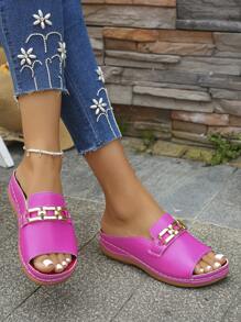 Plus Size Women's Summer New Fashionable Casual Roman Style Fuchsia Metallic Chain Decor Peep-Toe Platform Thick Sole Slip On Beach Sandals, Lightweight & Comfortable, Suitable For Daily Wear & Vacation