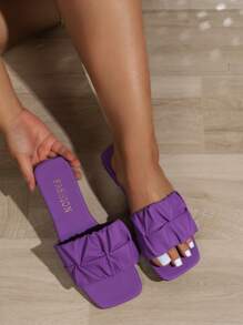 Wide Fit Women's New Summer Fashion Versatile Strap Ruffle Purple Metallic Classic Flat Sandals, Soft Sole Comfortable Non-Slip Suitable For Casual, Holiday And Daily Wear