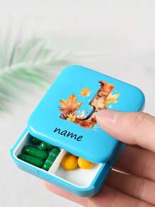 1 pezzo Scatola per pillole mini con 2 scomparti personalizzabile con nome e disegno carino di una mucca, portatile e compatta, adatta come organizer per pillole, scatola settimanale per viaggi, scatola con scomparti indipendenti, per tasche o portafogli, contenitore per vitamine e integratori giornalieri, custodia portatile per medicinali da viaggio e conservazione