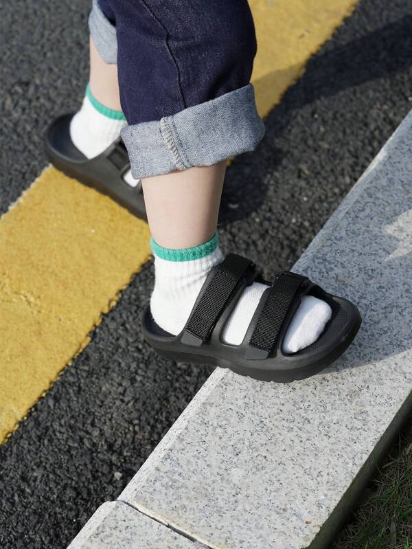 1 par de chanclas con para niños de color negro, sandalias suaves antideslizantes para el baño para niños y niñas pequeños para el verano