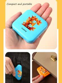 1 pezzo Scatola per pillole mini con 2 scomparti personalizzabile con nome e disegno carino di una mucca, portatile e compatta, adatta come organizer per pillole, scatola settimanale per viaggi, scatola con scomparti indipendenti, per tasche o portafogli, contenitore per vitamine e integratori giornalieri, custodia portatile per medicinali da viaggio e conservazione