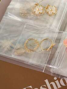 大容量透明 PVC 珠宝收纳册 - 多功能收纳耳环、戒指和项链，带抗氧化袋，白色材质，易于清洁，用于戒指、耳环和项链的分类和整理容器，适合女性的礼物，母亲节和度假必需品的理想礼物，节日礼物，旅行相册，旅行必需品（TSA 友好且轻巧的设计）旅行配件旅行包返校学校用品珠宝盒